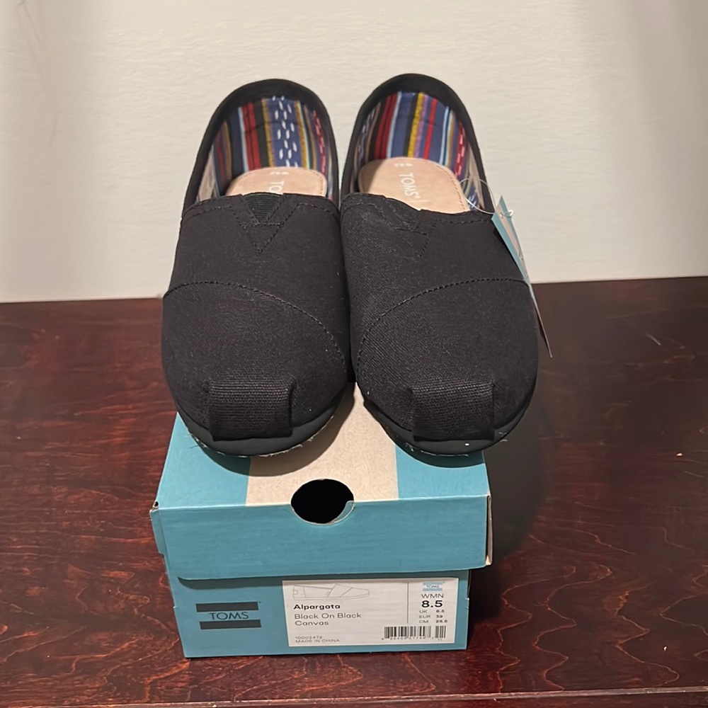 NEW Toms - Black